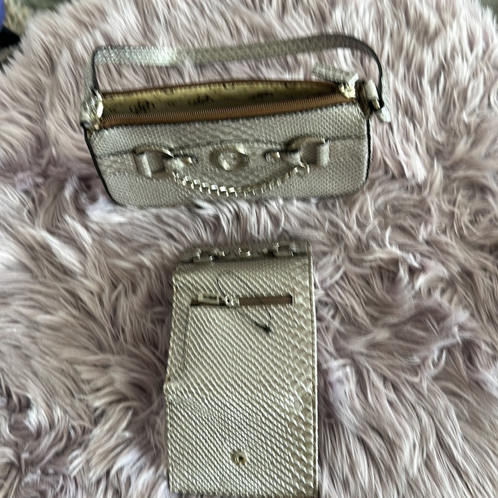 Guess Bag & Wallet - Picture 7 of 14